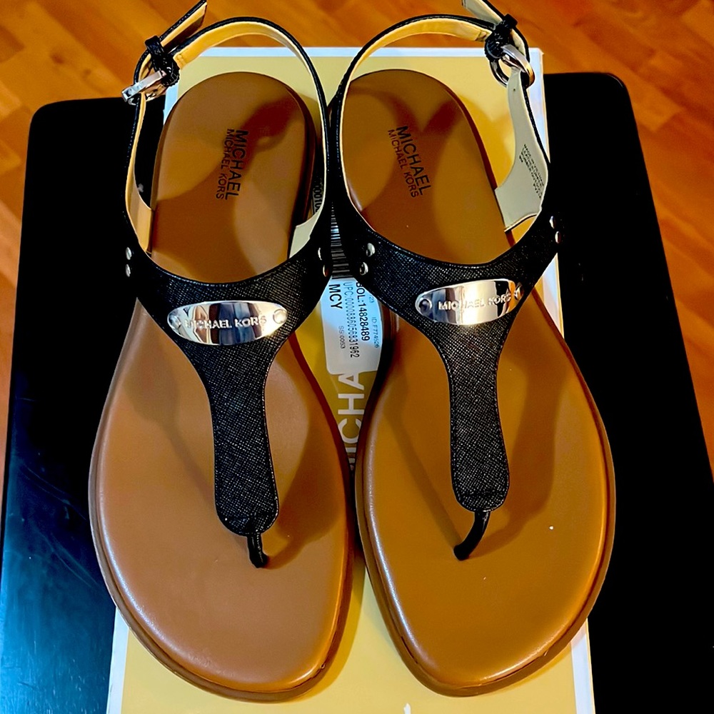 Michael Kors Plate Thong Saffiano Leather Size 9 M